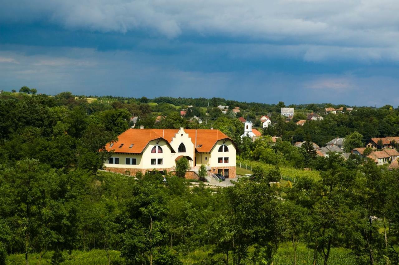 Appartamento Békesség Szigete, Klasszik Apartman Sur Esterno foto